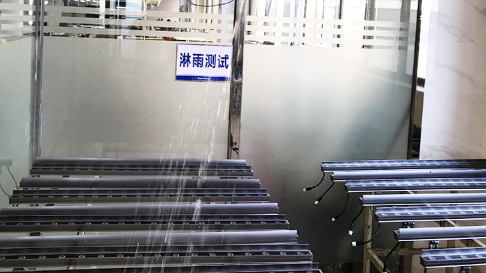 led洗墻燈淋雨測試