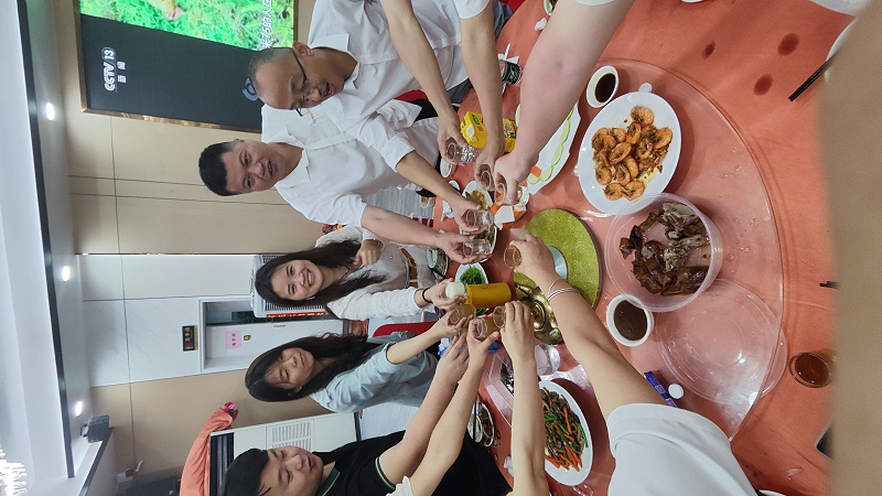 亮化燈具廠的員工 亮化燈具廠的員工