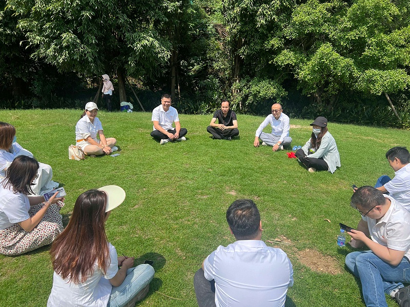 亮化燈具廠的員工 亮化燈具廠的員工