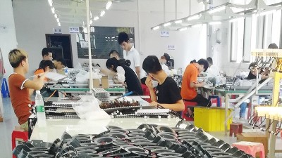 亮麗龍-組裝車間