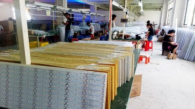 亮麗龍-產(chǎn)品包裝車間