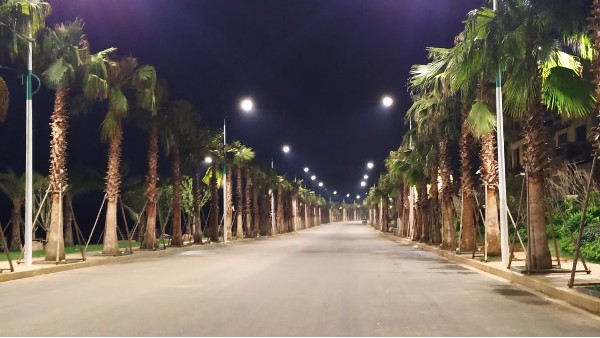 道路亮化，路燈間距大概多少米？