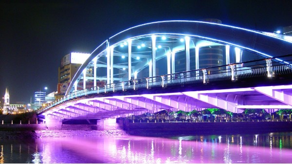 <i style='color:red'>亮化工程</i>在挑選LED燈具時需要注意什么？