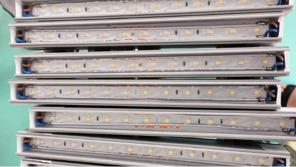 LED線條燈為什么要蓋上透鏡？